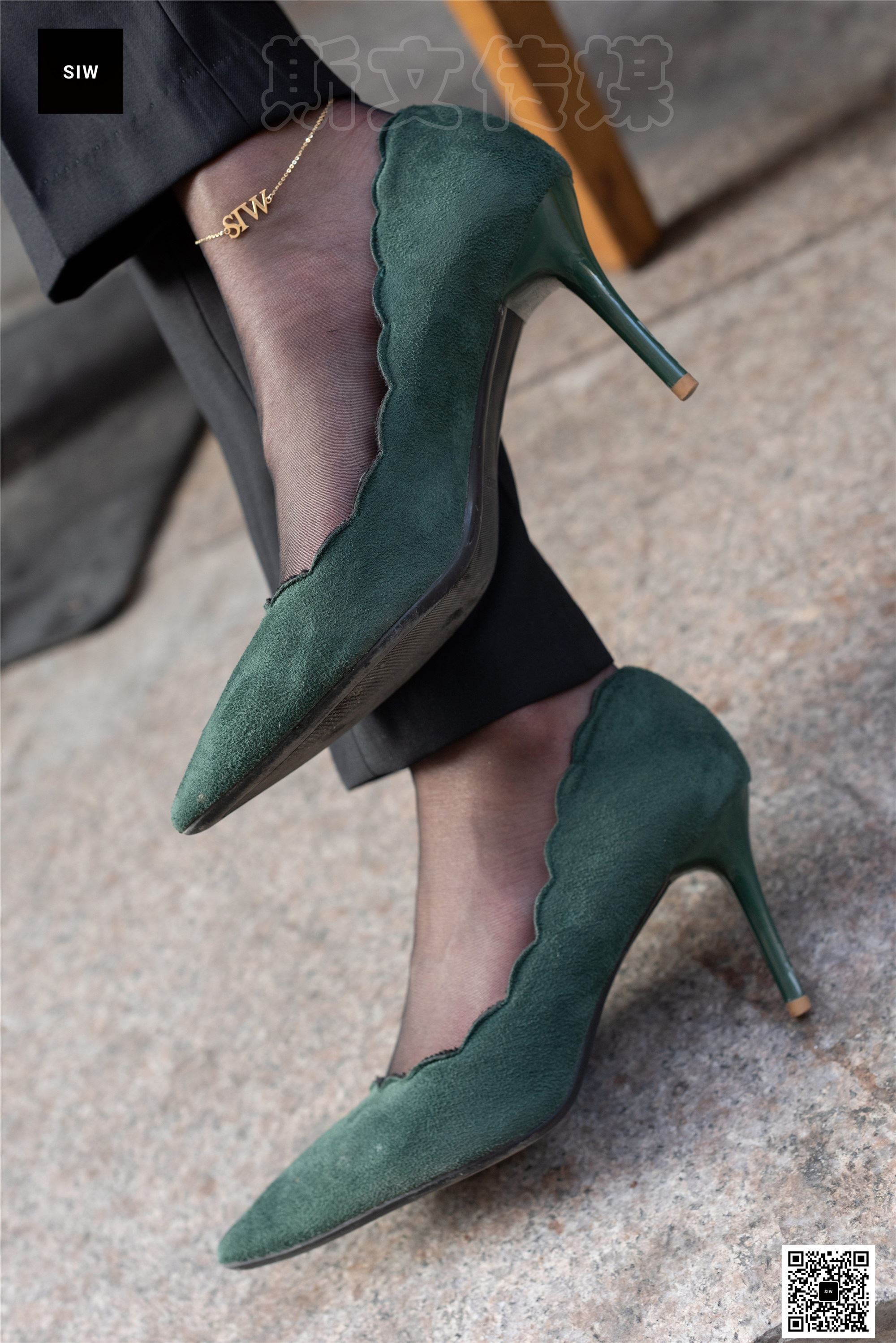 SIW斯文传媒 063 欧版翠绿印花高领长袖打底衫 - 新芳